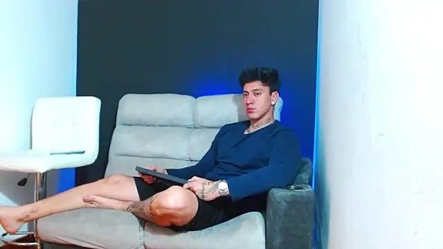 JUSTIN FULLER1 online show from 03-12-26, 07:18