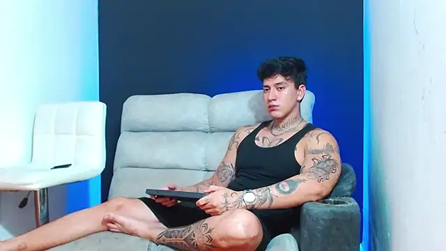 JUSTIN FULLER1 online show from 05-03-26, 07:06