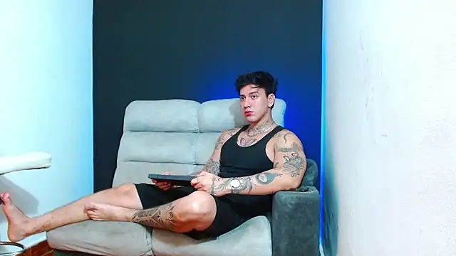 JUSTIN FULLER1 online show from 06-15-26, 12:44