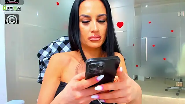 Queenrafaella online show from 03-06-26, 01:17