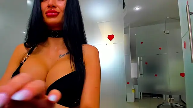Queenrafaella online show from 06-17-26, 11:09