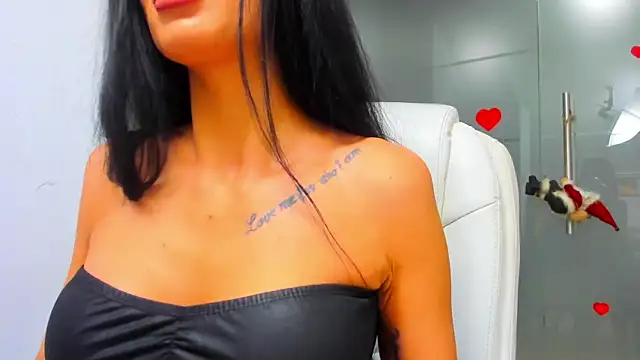 Queenrafaella online show from 12-15-25, 03:45