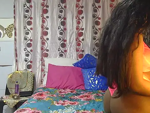 Lilmisskay18 online show from 10-29-25, 08:13