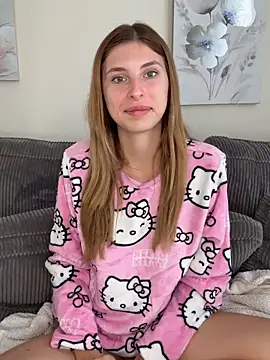 Snapshot of emma05 chatting on 11-19-25, 07:41 emma05 online show from 11-19-25, 07:41