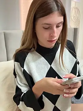 Snapshot of emma05 chatting on 11-14-25, 07:12 emma05 online show from 11-14-25, 07:12