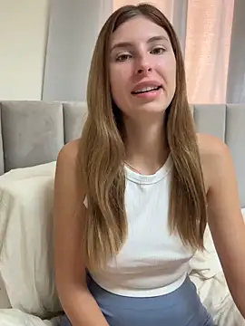 Snapshot of emma05 chatting on 11-22-25, 07:29 emma05 online show from 11-22-25, 07:29