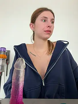 Snapshot of emma05 chatting on 02-10-26, 06:56 emma05 online show from 02-10-26, 06:56