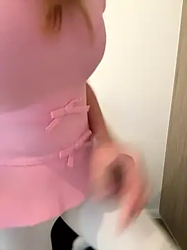 Snapshot of emma05 chatting on 01-12-26, 09:27 emma05 online show from 01-12-26, 09:27