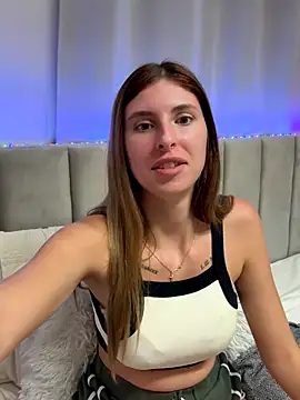 Snapshot of emma05 chatting on 11-10-25, 06:02 emma05 online show from 11-10-25, 06:02