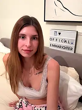 Snapshot of emma05 chatting on 01-07-26, 06:13 emma05 online show from 01-07-26, 06:13