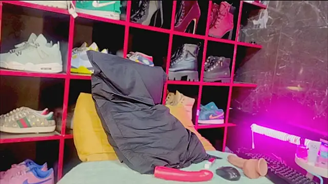 Indianbrownie online show from 03-26-26, 03:38