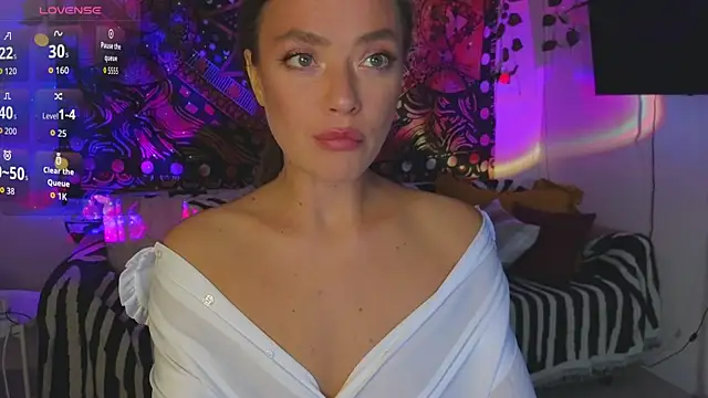 Snapshot of KellyFouler chatting on 09-18-25, 03:37 KellyFouler online show from 09-18-25, 03:37