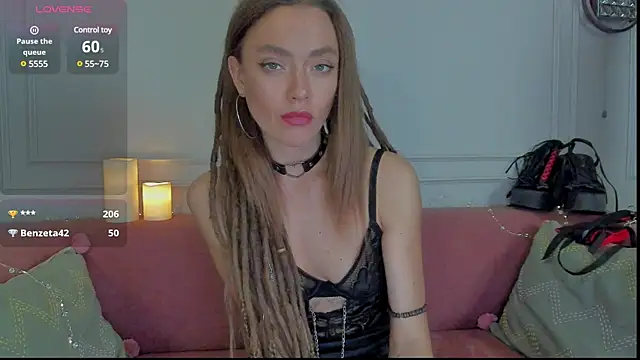Snapshot of KellyFouler chatting on 03-09-25, 05:28 KellyFouler online show from 03-09-25, 05:28