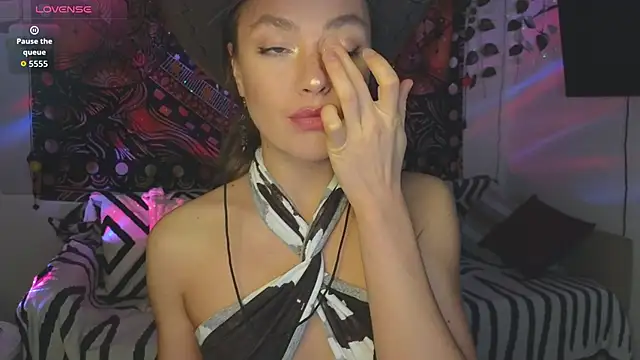 Snapshot of KellyFouler chatting on 10-25-25, 02:28 KellyFouler online show from 10-25-25, 02:28