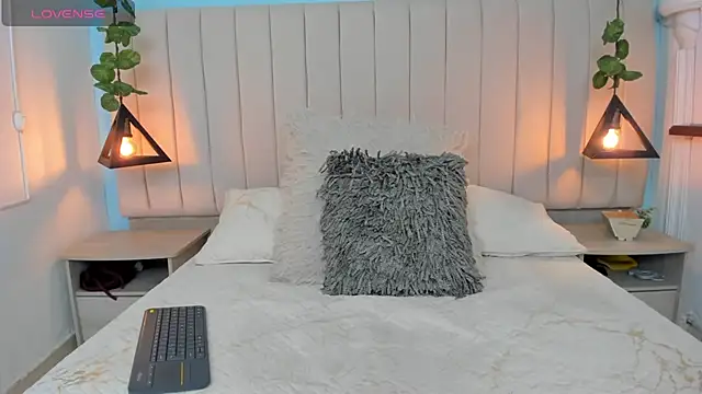 Snapshot of JulianaWaldo chatting on 02-16-25, 01:49 JulianaWaldo online show from 02-16-25, 01:49