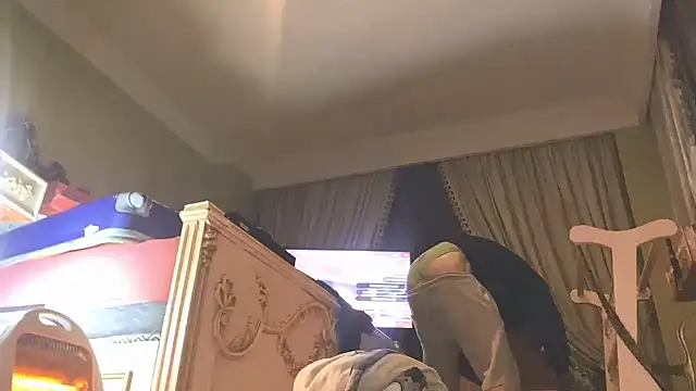 emylolo9 online show from 01-04-25, 10:55