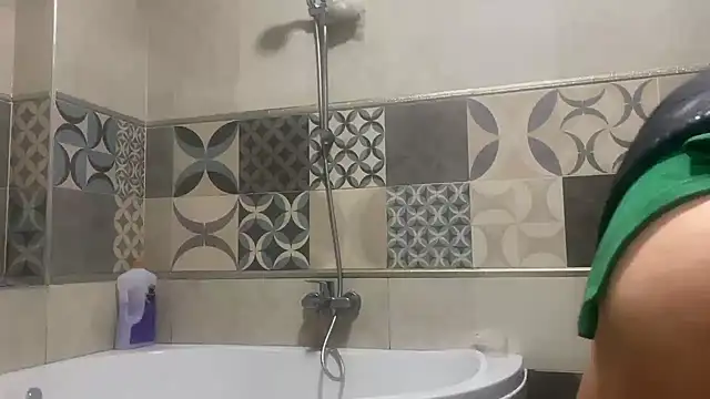 emylolo9 online show from 01-01-25, 08:26