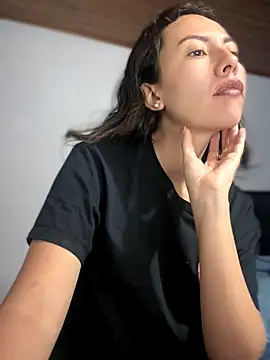 im lorein online show from 10-04-25, 01:40