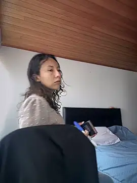 im lorein online show from 10-24-25, 03:22