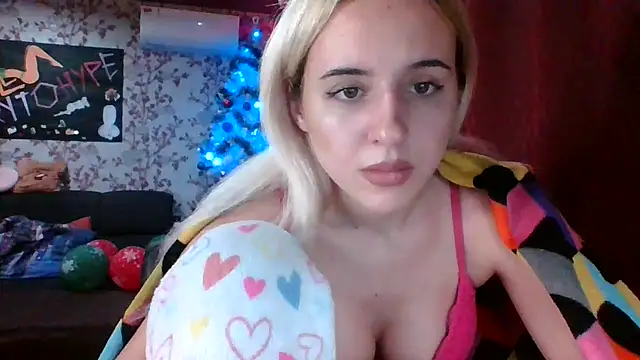 Snapshot of Puregirlaa chatting on 01-08-25, 03:50 Puregirlaa online show from 01-08-25, 03:50