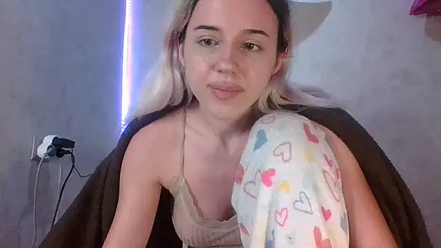 Snapshot of Puregirlaa chatting on 10-07-25, 08:10 Puregirlaa online show from 10-07-25, 08:10