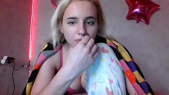 Snapshot of Puregirlaa chatting on 02-27-25, 05:47 Puregirlaa online show from 02-27-25, 05:47