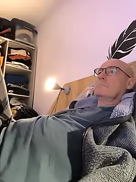 bogland33 online show from 11-17-25, 07:40