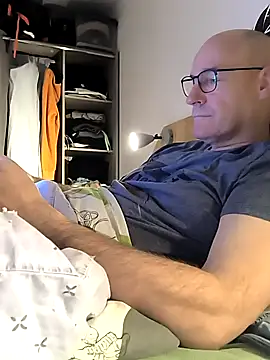 bogland33 online show from 12-15-25, 08:03