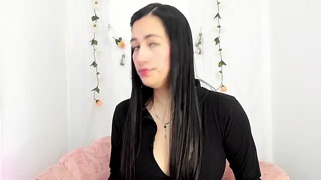 Snapshot of Sara_Kurt chatting on 03-02-25, 12:03 Sara Kurt online show from 03-02-25, 12:03