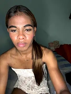 Snapshot of alejandrasxx chatting on 10-21-25, 02:11 alejandrasxx online show from 10-21-25, 02:11
