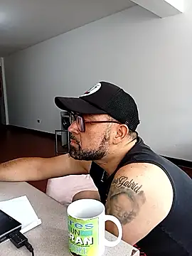 sthefania1710 online show from 10-24-25, 03:00