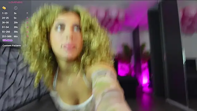 Snapshot of CurlyAnt0 chatting on 02-19-26, 08:44 CurlyAnt0 online show from 02-19-26, 08:44