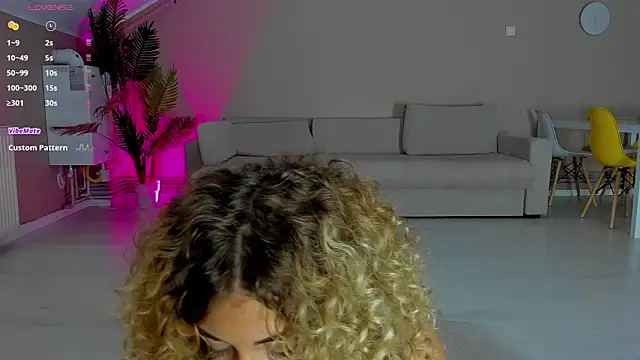 CurlyAnt0 online show from 11-06-25, 07:56