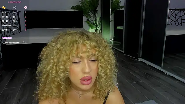 CurlyAnt0 online show from 01-10-26, 07:04