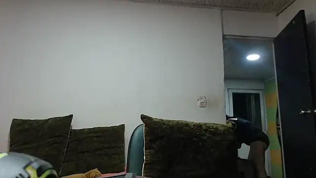 carolina linarez69 online show from 04-29-26, 12:15