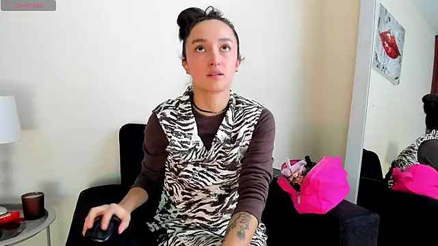 its  angelica  online show from 04-11-26, 06:33