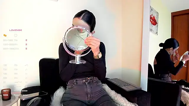 victoria  lace  online show from 12-20-25, 02:58