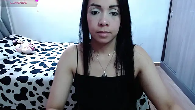 Snapshot of Amber_Lovely chatting on 01-01-25, 06:27 Amber Lovely online show from 01-01-25, 06:27