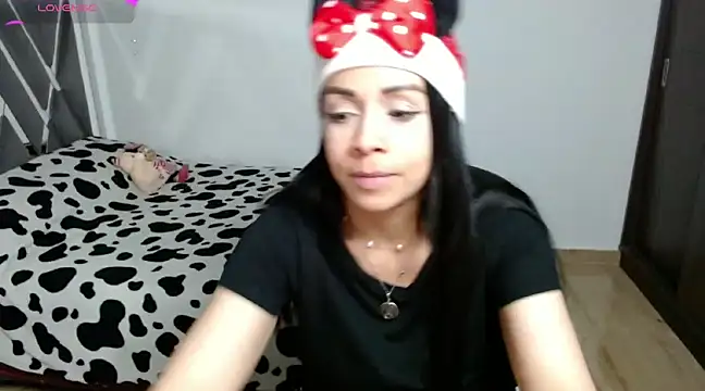Snapshot of Amber_Lovely chatting on 12-18-24, 01:05 Amber Lovely online show from 12-18-24, 01:05
