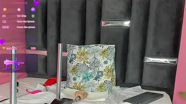 kinky polar online show from 02-08-25, 05:29