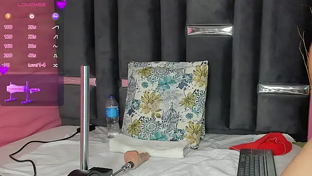 kinky polar online show from 02-06-25, 02:44