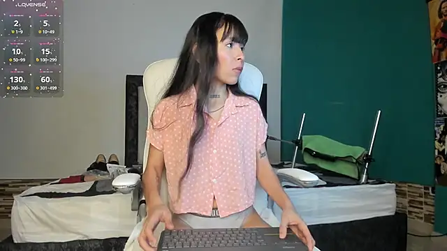 kinky polar online show from 03-05-26, 09:43