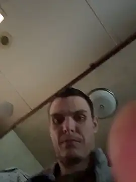 Snapshot of devinshd chatting on 10-29-25, 01:21 devinshd online show from 10-29-25, 01:21