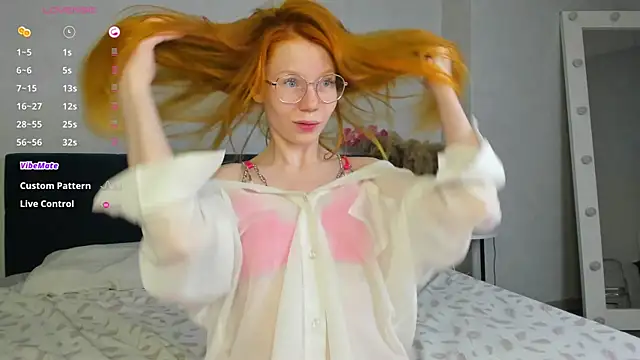 Snapshot of Esme_Runn chatting on 10-14-25, 03:07 Esme Runn online show from 10-14-25, 03:07