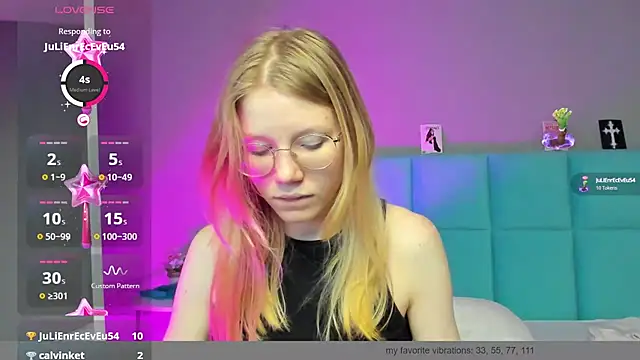 Snapshot of Esme_Runn chatting on 12-03-24, 04:44 Esme Runn online show from 12-03-24, 04:44