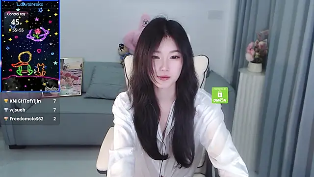 Snapshot of YiJin-a chatting on 12-13-24, 01:37 YiJin-a online show from 12-13-24, 01:37
