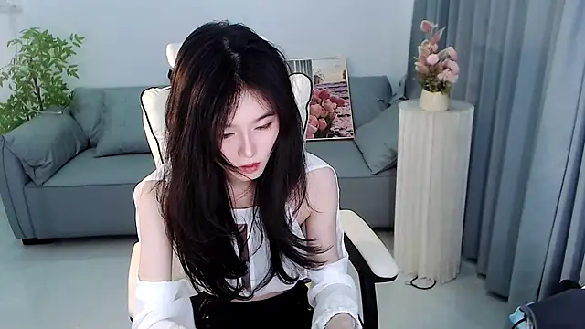 Snapshot of YiJin-a chatting on 01-25-25, 02:36 YiJin-a online show from 01-25-25, 02:36