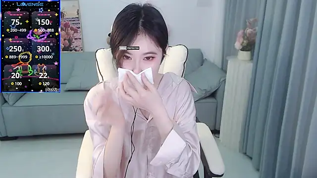 Snapshot of YiJin-a chatting on 12-24-24, 01:59 YiJin-a online show from 12-24-24, 01:59