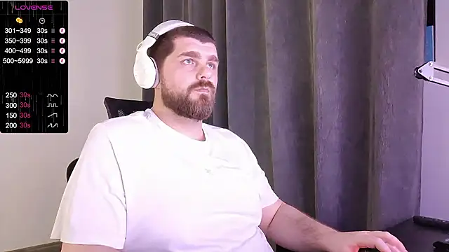 Snapshot of KingMarti chatting on 02-08-26, 02:53 KingMarti online show from 02-08-26, 02:53