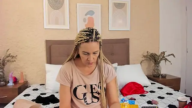 CarolinaGlamour online show from 10-11-25, 02:56